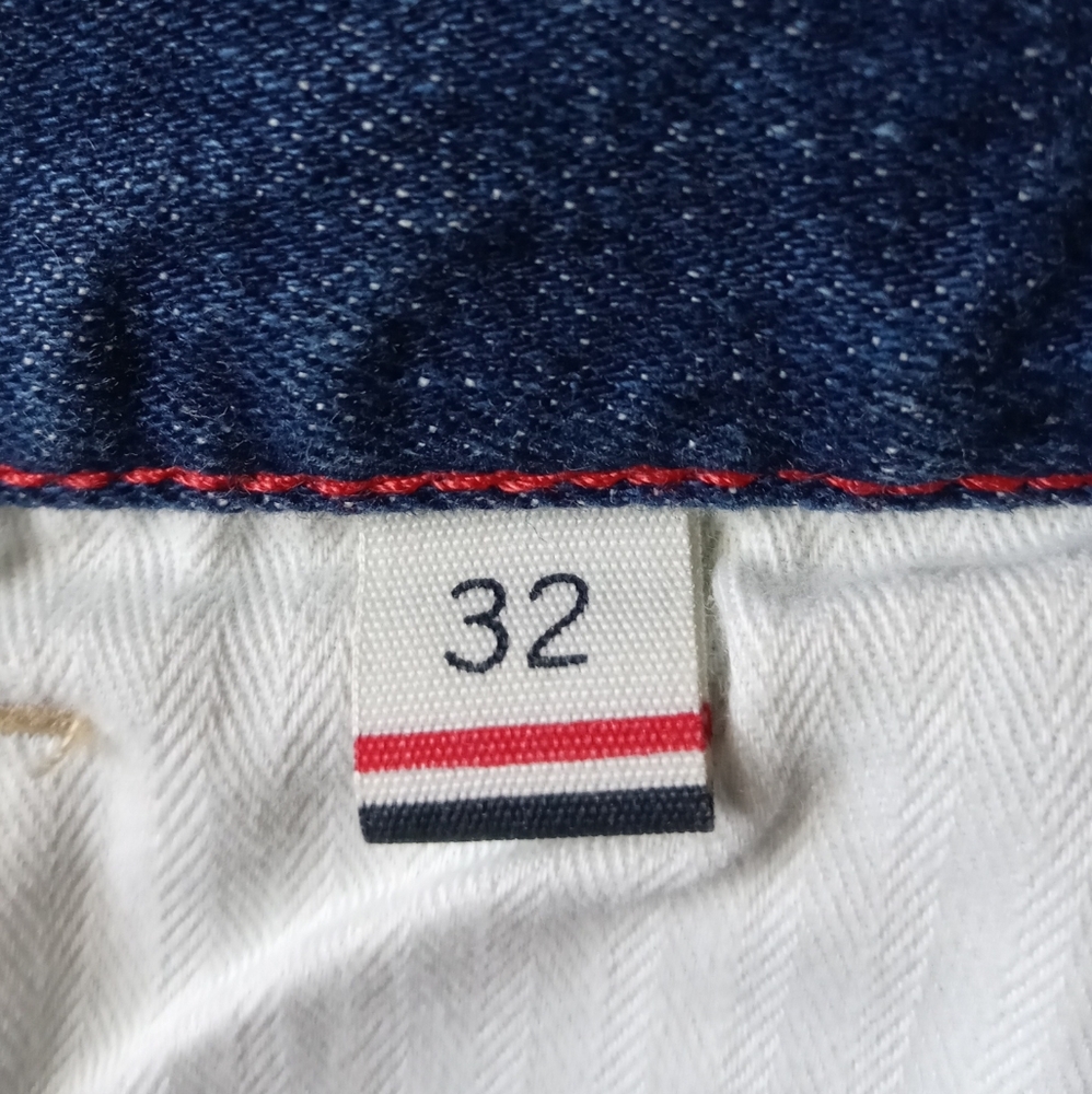 TOMMY HILFIGER MEN'S BLUE DENIM MEDIUM WASH DISTRESSED JEANS SHORTS. SIZE 32 - Picture 13 of 15